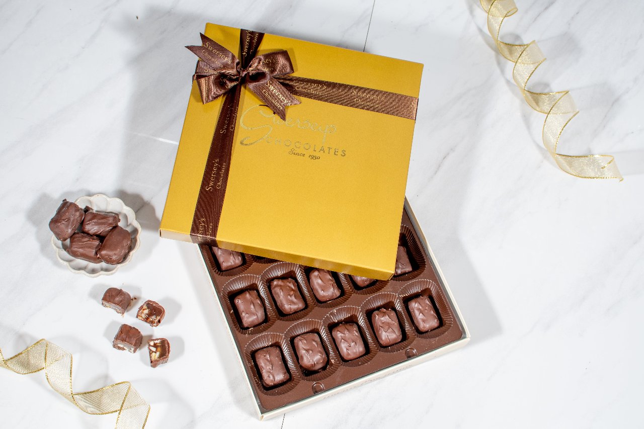 Luxe Chocolate Dipped Fruit Delights Gift Box 4