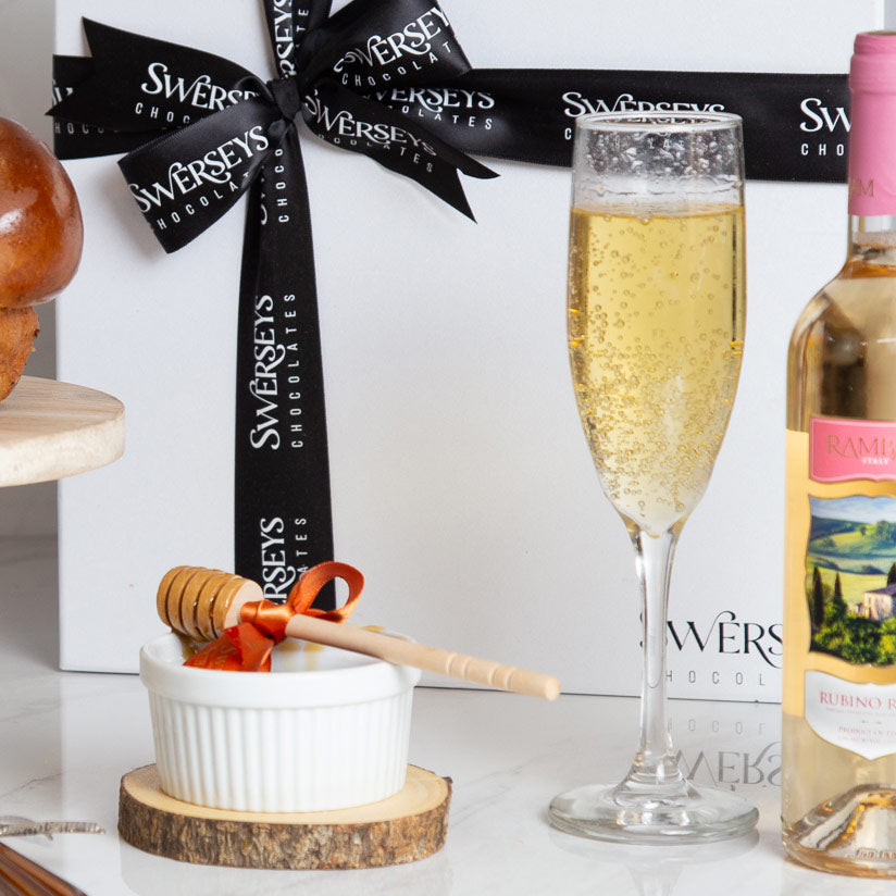 Rosh Hashanah Gourmet Challah & Moscato Gift Box