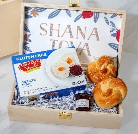 Rosh Hashana Gift Box Challa & Honey with Gefilte Fish