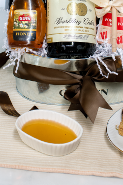 Sweet Rosh Hashanah Martinelli Gift Basket 2