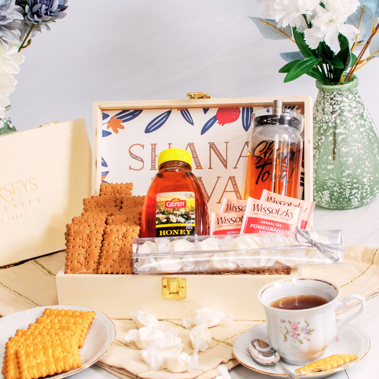 Rosh Hashanah Modern Honey Table Jar with Dipper Gift