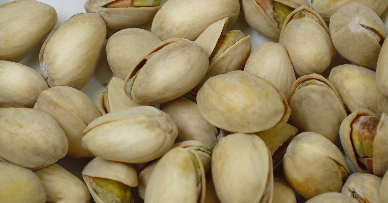Kosherline gourmet roasted pistachios in shells, a premium snack included in the Rosh Hashanah gift collection.