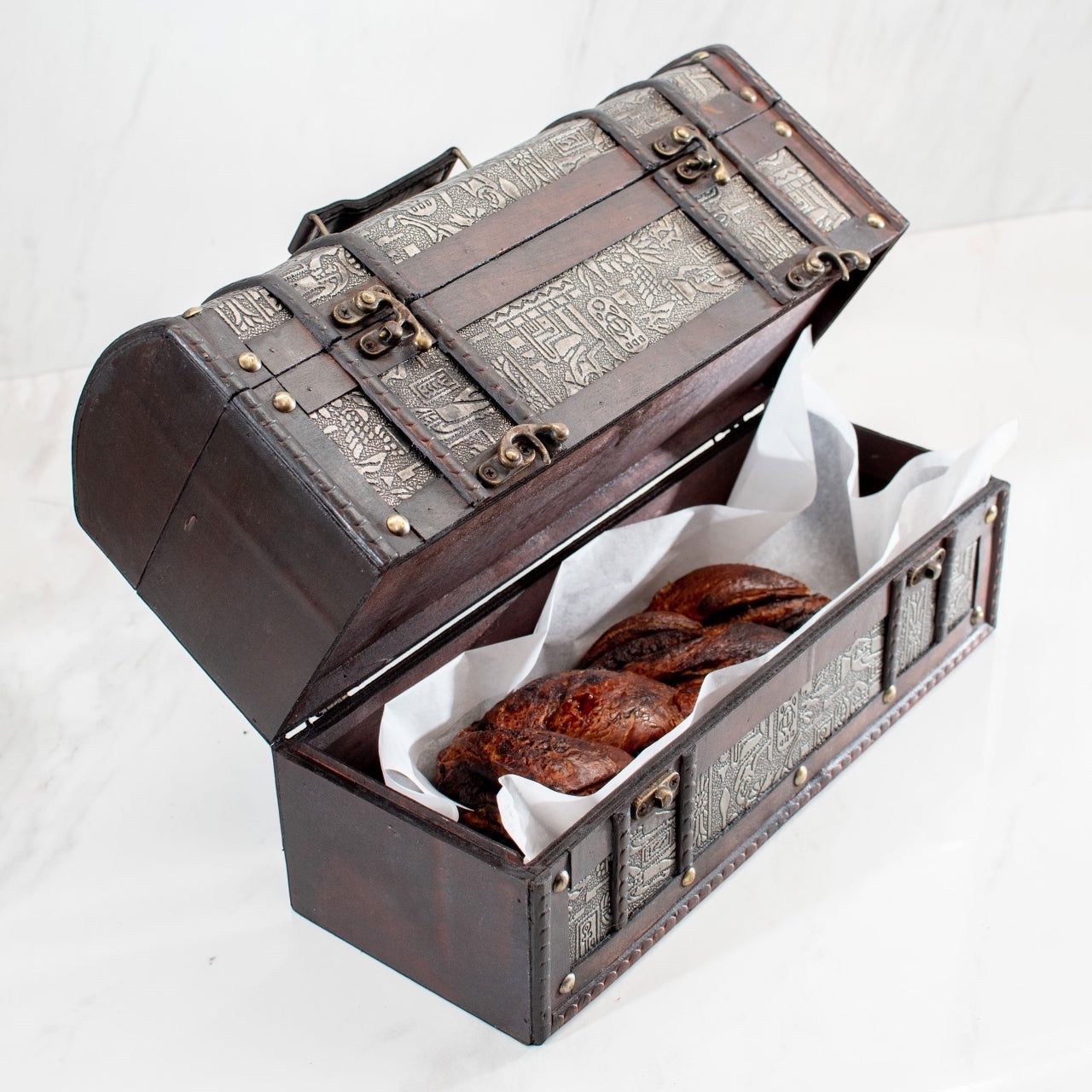 Kosherline Rosh Hashanah gift set featuring a gourmet chocolate babka cake inside an ornate wooden treasure chest.
