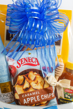 Luxe Rosh Hashanah Moscato Fruit & Chocolate Dipped Gift Basket 2