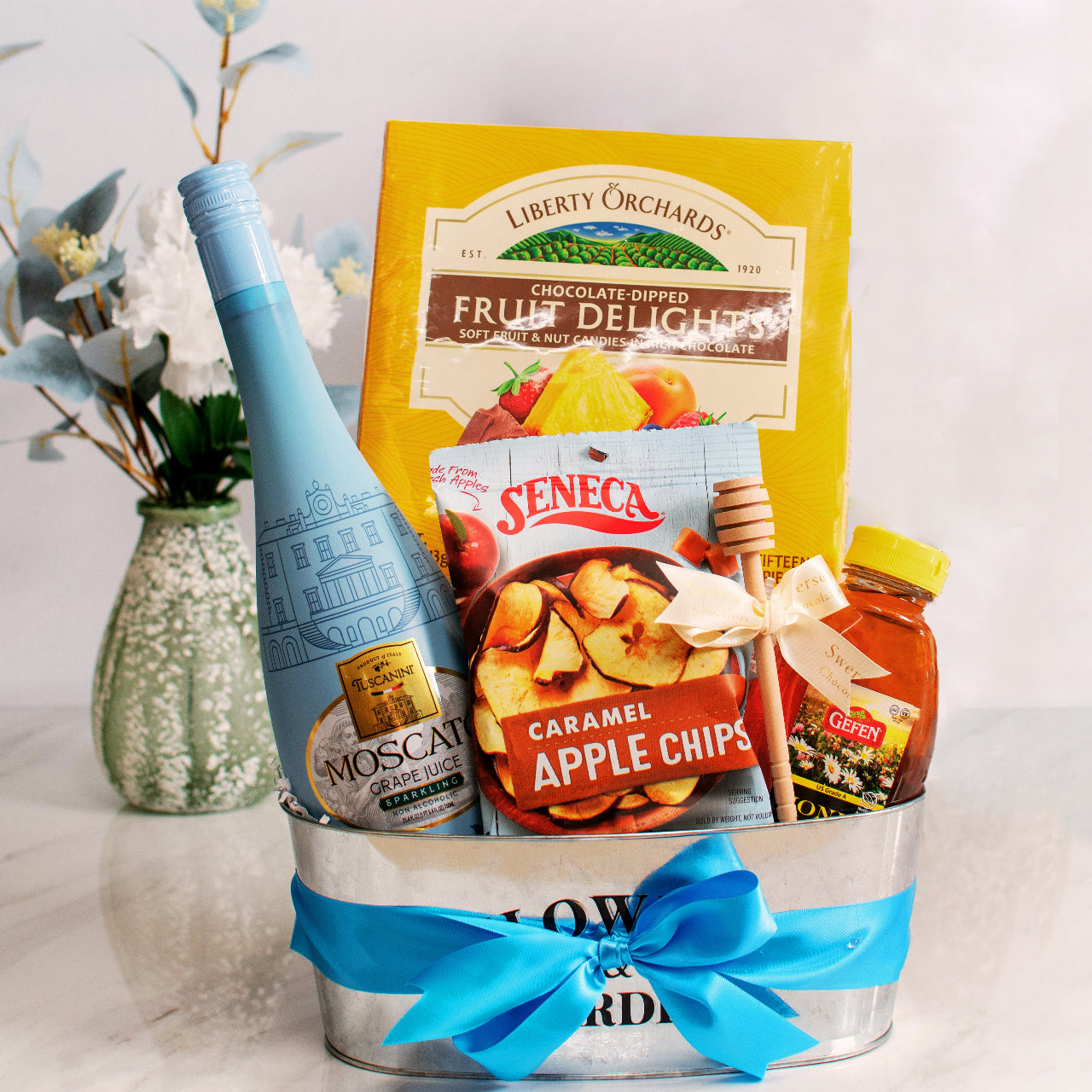 Luxe Rosh Hashanah Moscato Fruit & Chocolate Dipped Gift Basket