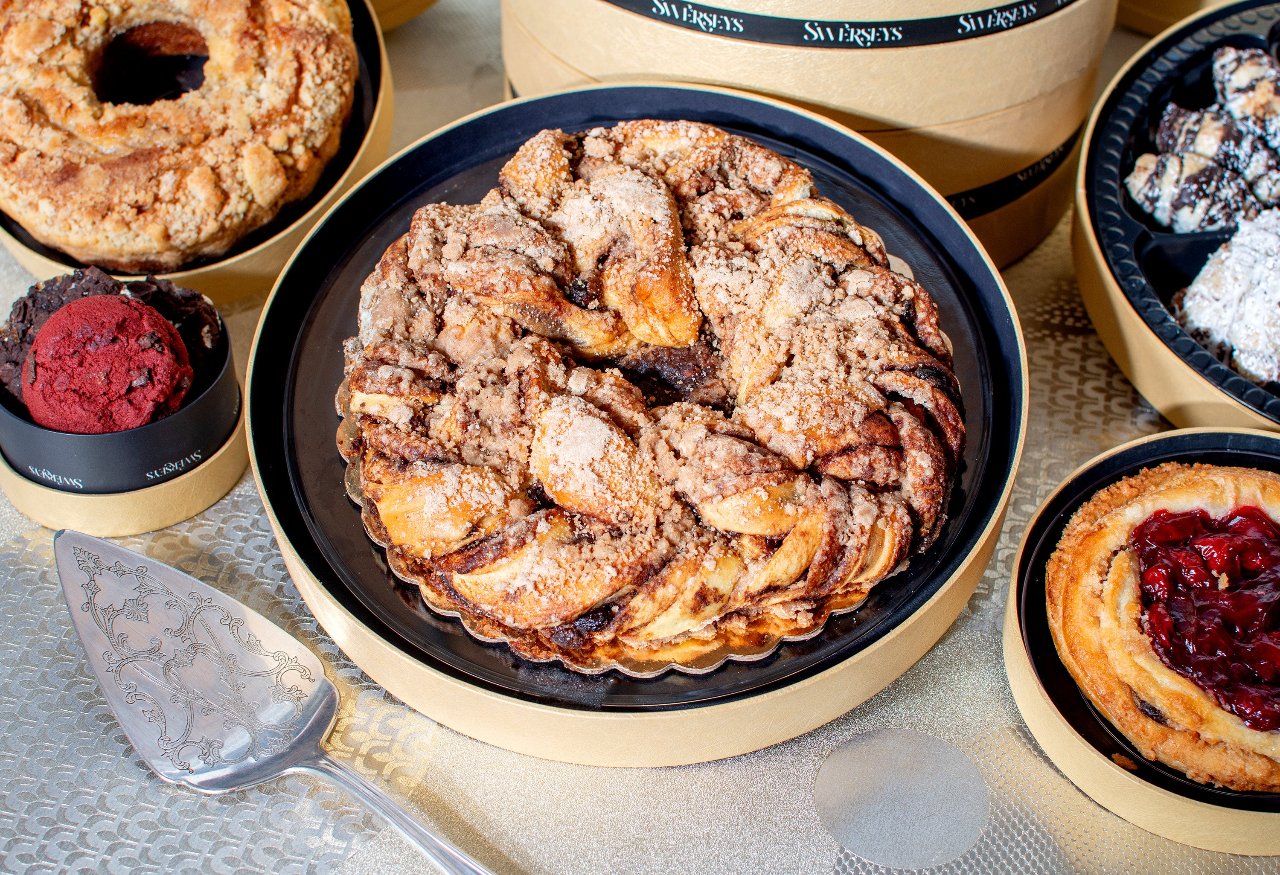 Gourmet Pastry 4-Tier Gold Round Gift Box 5